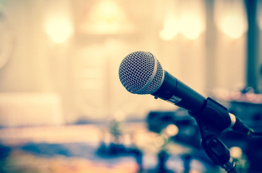 A picture of a microphone